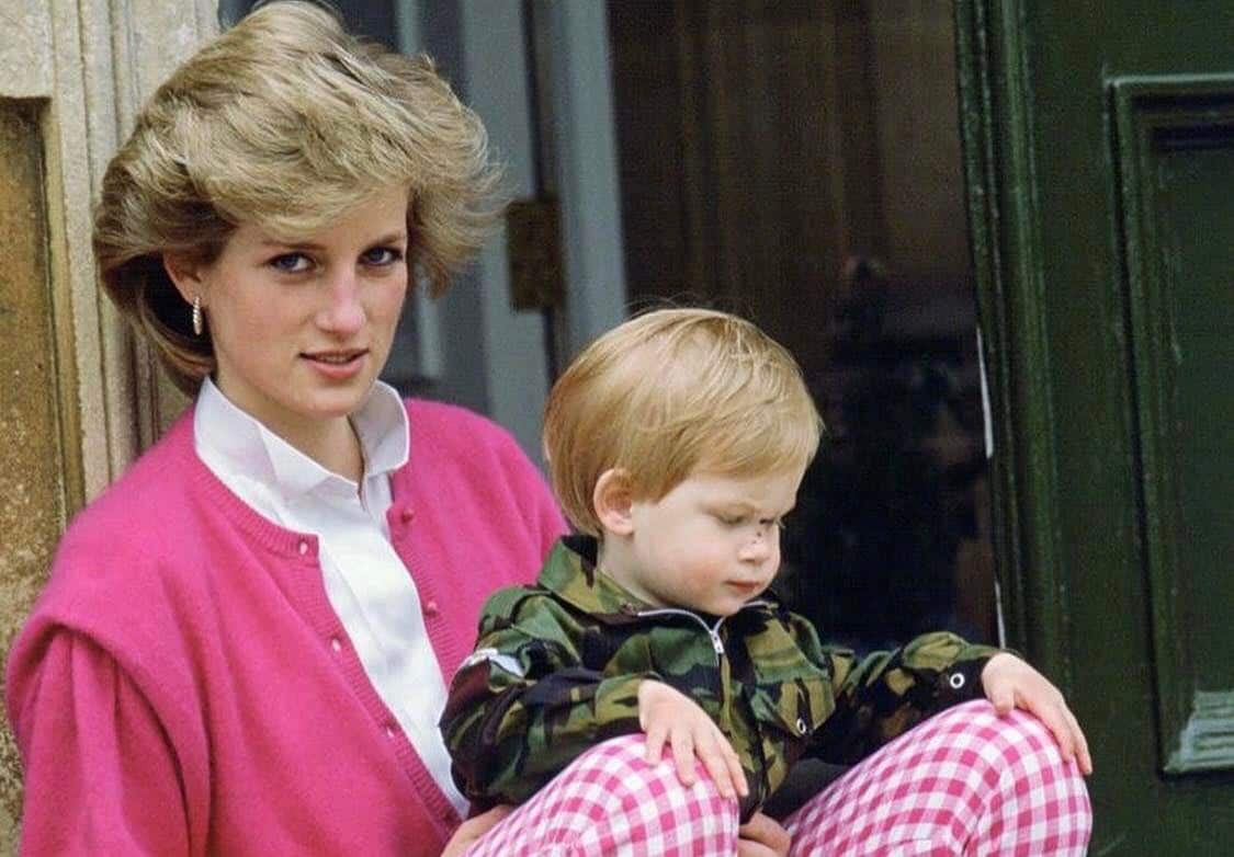 Prințesa Diana împreună cu prințul Harry/ Foto: Instagram