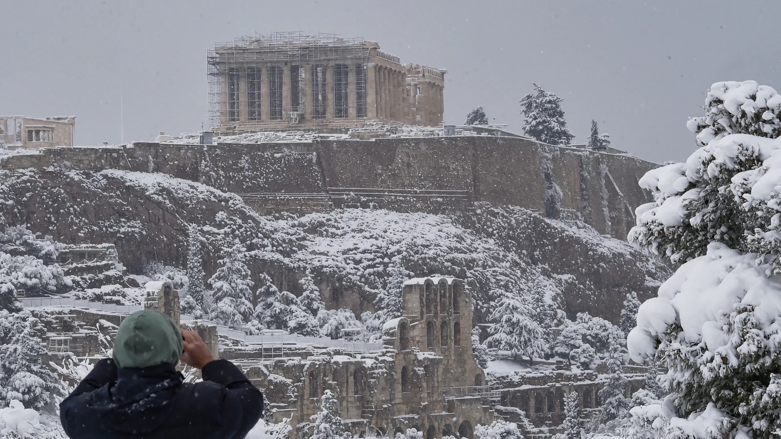 Atena, acoperită de zăpadă