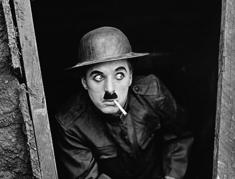 Mormântul lui Charlie Chaplin, prădat de hoți. Legenda de la Hollywood are acum sicriul acoperit cu ciment/ The Wire