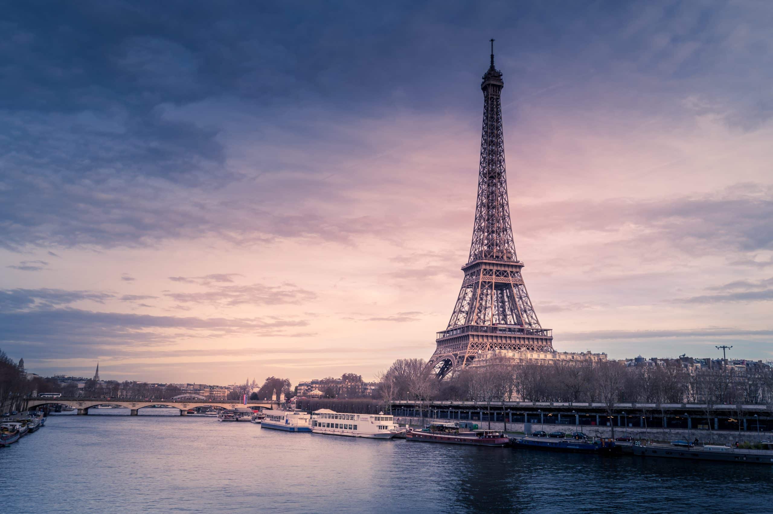 Ziua Turnului Eiffel. Istoria celui mai vizitat obiectiv turistic din lume/ Freepik
