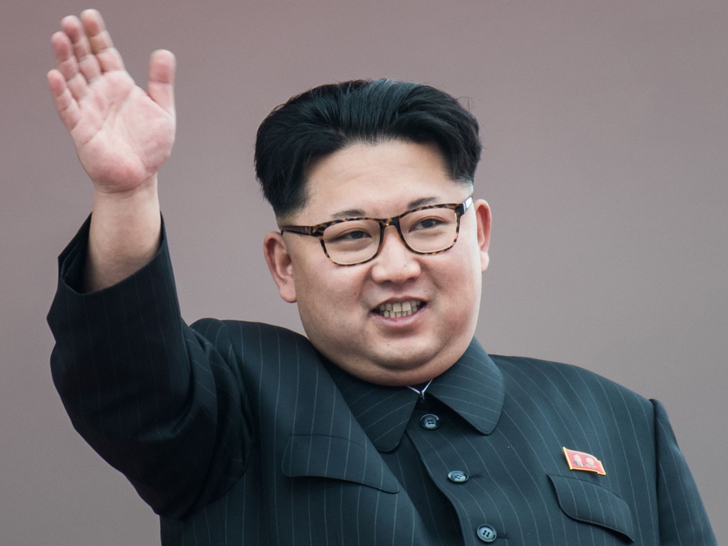 Kim Jong-un aprobă carnea de câine pentru consum, considerând-o „alimentație sănătoasă”. Liderul suprem a numit-o „delicatesă”/ People