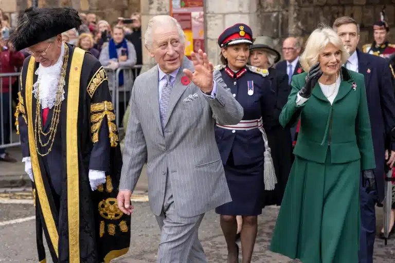 Regele Charles al III-lea este încoronat azi la Londra