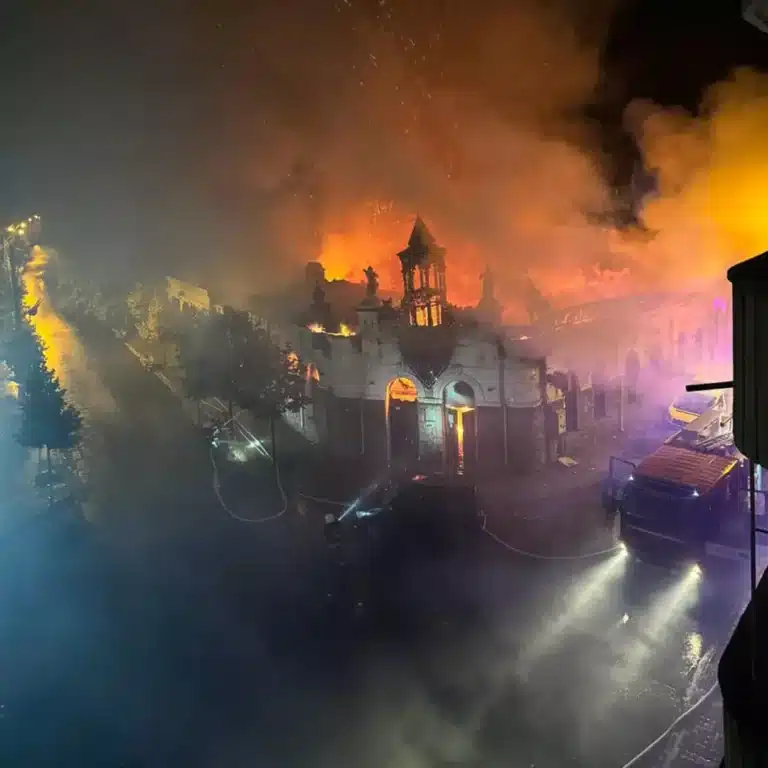 Incendiu devastator în Huși/ Captură video Libertatea